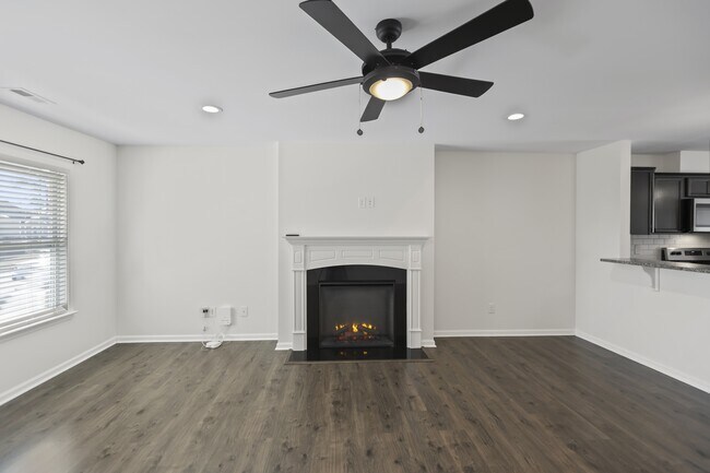 Foto del edificio - 704 Jade Ln