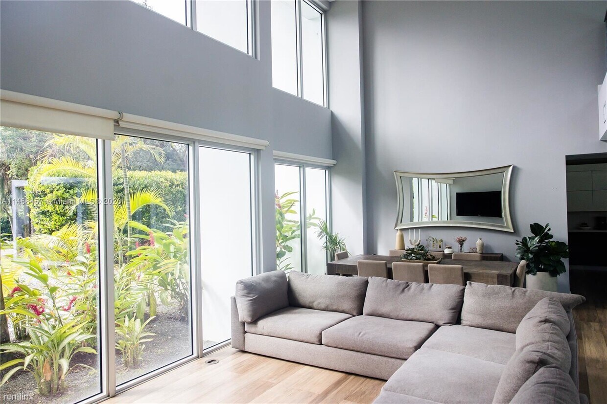 5 br, 3.5 bath House 6790 SW 72nd Ct House Rental in Glenvar