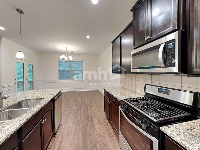 Foto del edificio - 3021 Golf Creek