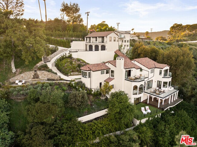 Foto del edificio - 1666 Summitridge Dr
