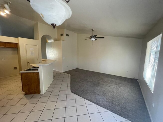 Foto del edificio - 837 E Glenmere Dr