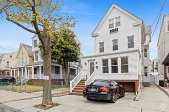 Building Photo - 37 E 35th St