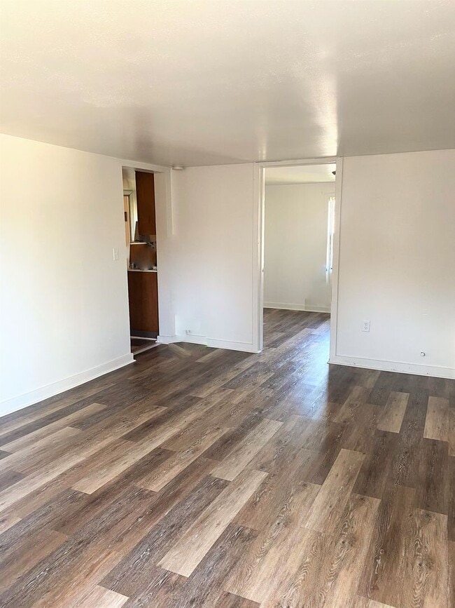 Building Photo - Chatham