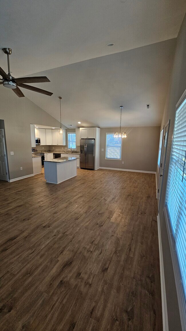 Building Photo - 2150 Windsor Ave