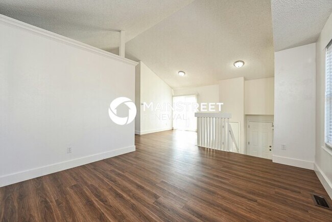 Foto del edificio - 4 Bedroom Pet-Friendly Home in AURORA, CO with Main Street Renewal