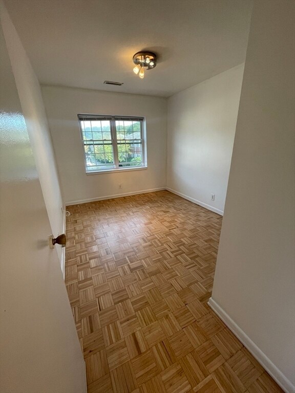 Foto del edificio - 169 Lake Shore Rd