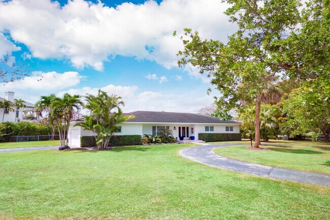 Building Photo - 640 Solano Prado
