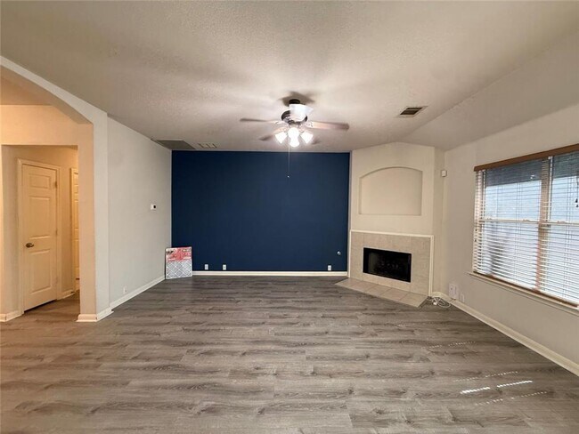 Foto del edificio - Beautiful 3 bed 2 bath house on corner lot