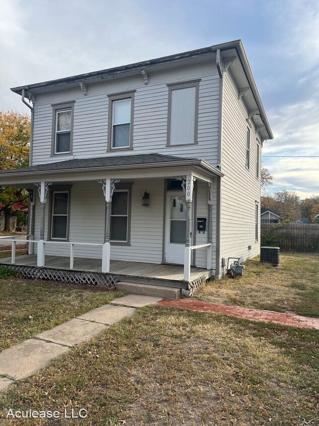 Primary Photo - 2 br, 1 bath House - 200 Old Main