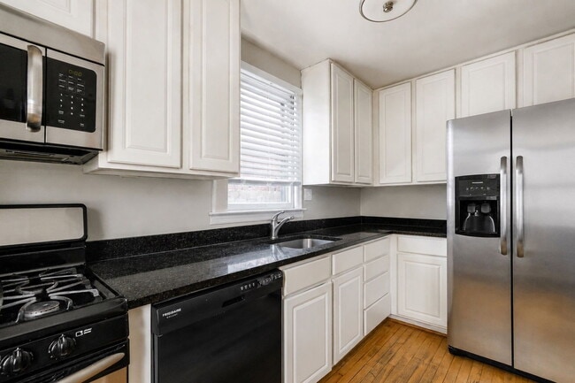Building Photo - 506 S Lazelle St