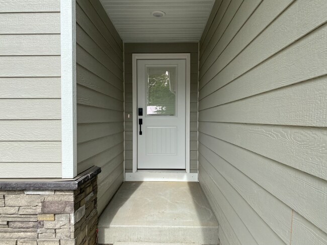 Building Photo - 110 Lake Rd