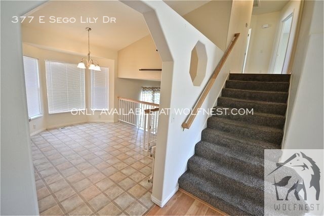 Building Photo - 377 E Sego Lily Dr