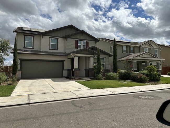Building Photo - Manteca 5 Bedroom, 3 Bath Executive Style ...