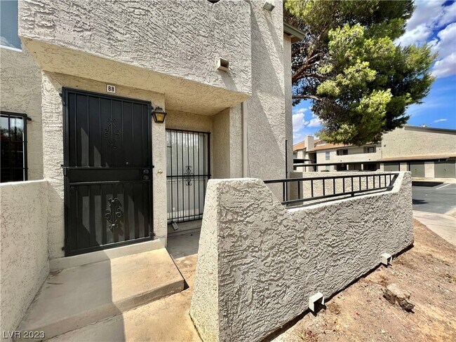Foto del edificio - 3771 Shirebrook Dr