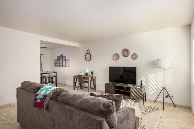 Foto del edificio - 1627 E 13th St