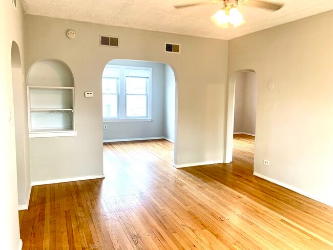Building Photo - 2807 N Springfield Ave