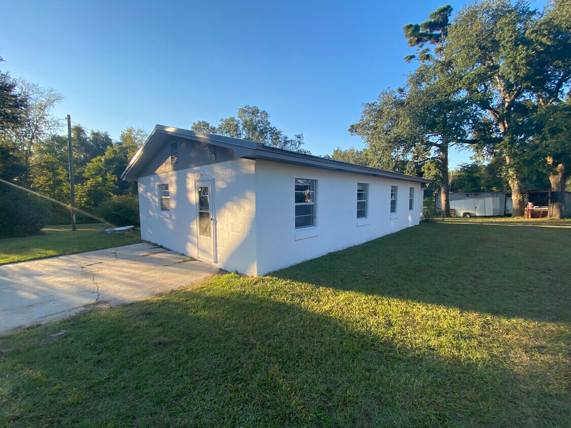 7530 Sierra Dr, Sneads, FL 32460 House Rental in Sneads, FL