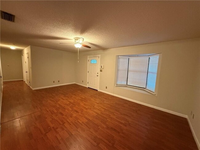 Foto del edificio - 1001 Caroline Ave