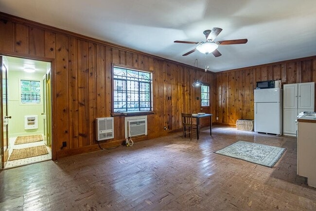 Building Photo - 343 N McLean Blvd