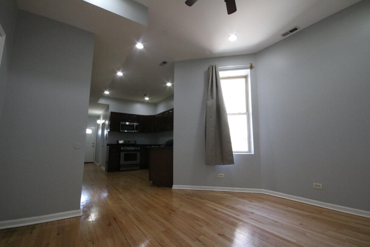 Foto principal - 2944 W Lexington St