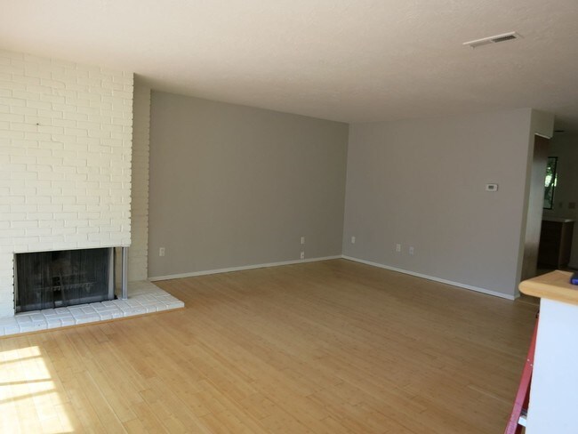 Building Photo - 28549 SW Ash Meadows Blvd