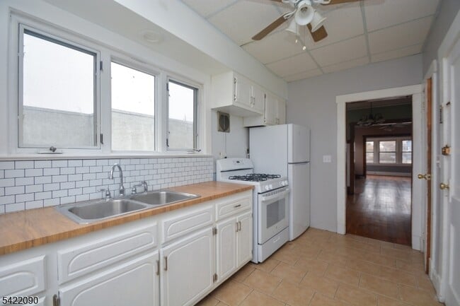 Foto del edificio - 308 Hoboken Rd