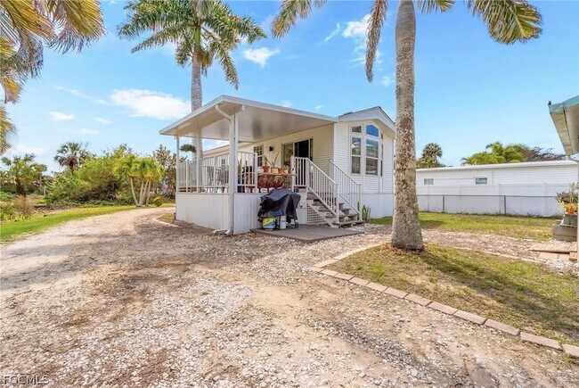 Foto del edificio - 7270 Pinehurst Rd