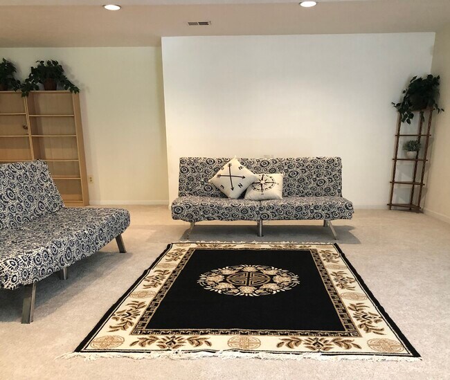 6367 Yates Ford Rd Unit Riverside Basement Suite, Manassas, VA 20111