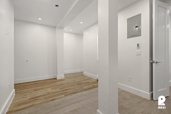 Building Photo - 36 Arden St