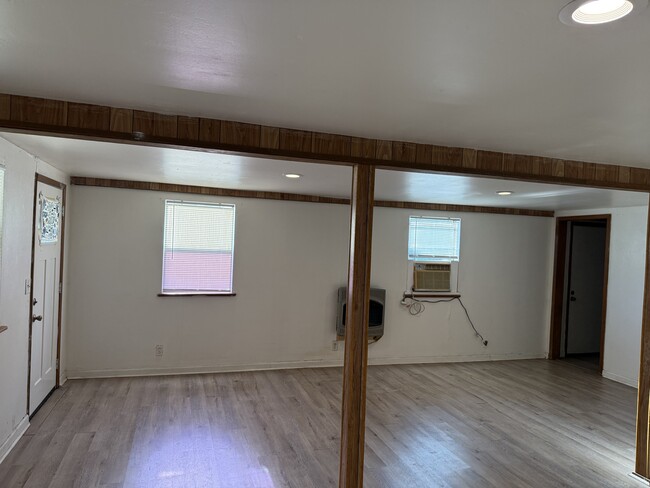 Building Photo - 401 Murdock Ave