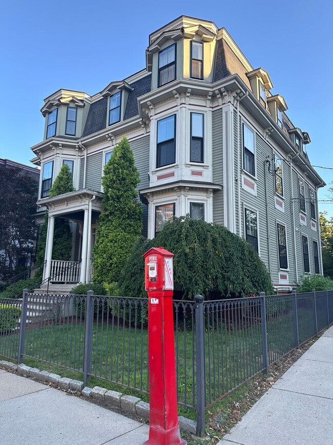Foto del edificio - Somerville 1 Bed Available Nov. 1st - In u...