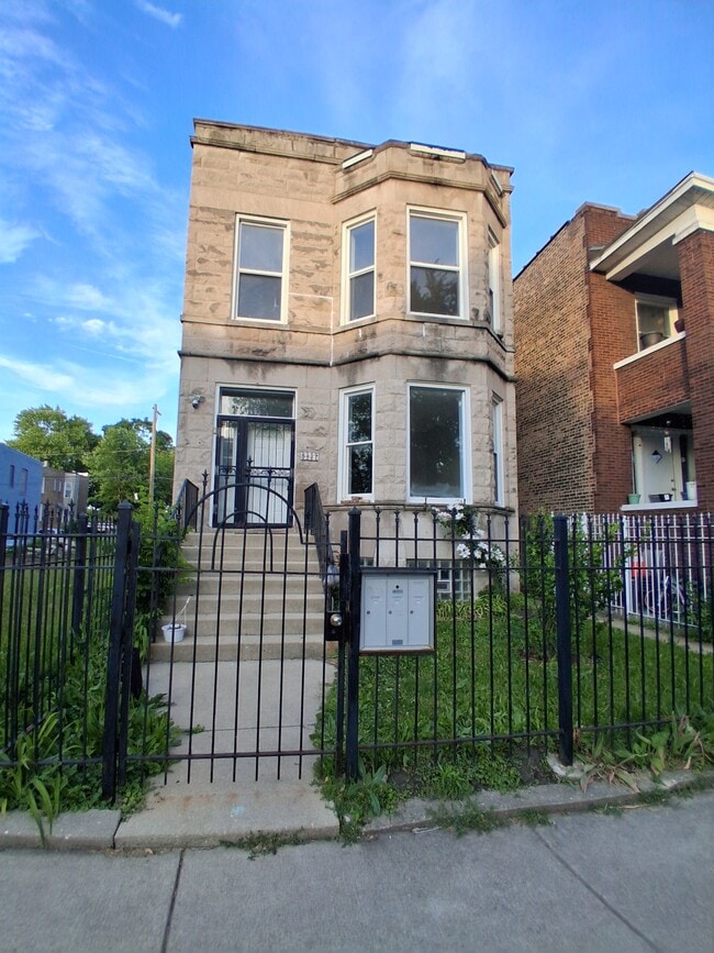 Building Photo - 5427 S Aberdeen St