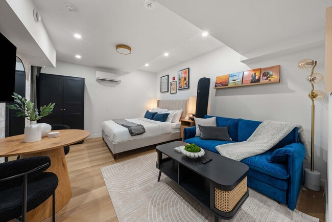 Building Photo - 168 McCaul St