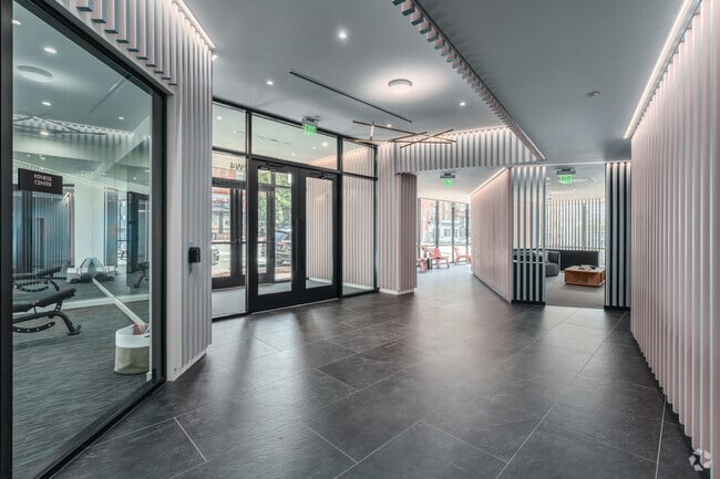 Lobby Photo - Humble Park Place