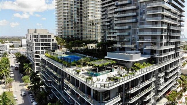 Foto del edificio - 121 NE 34th St
