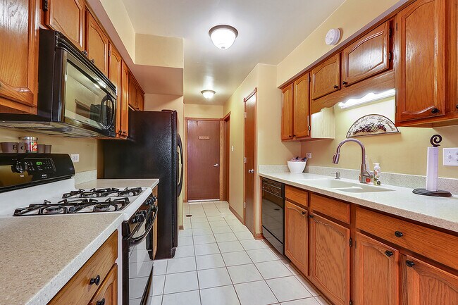 Building Photo - 9301 Waterford Ln