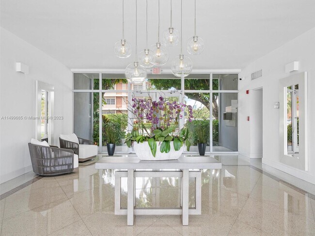 Foto del edificio - 9381 E Bay Harbor Dr
