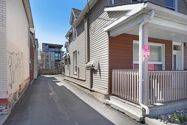 Photo du bâtiment - 420 Bronson Av
