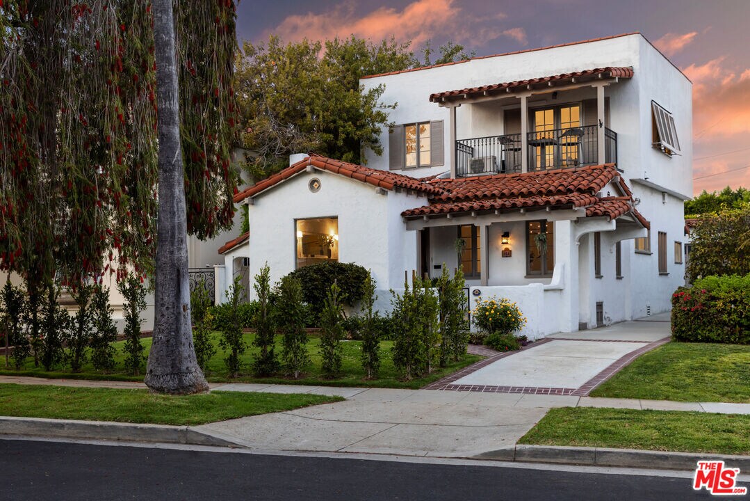 Foto principal - 864 Wellesley Ave