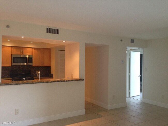 Foto del edificio - 2 br, 2 bath House - 2025 Lavers Cir Apt D308