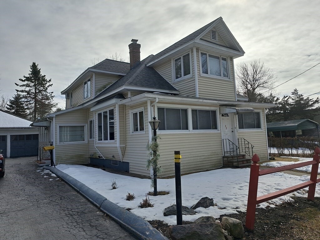 52 Sunderland Rd Unit 2, Worcester, MA 01604 Room for Rent in