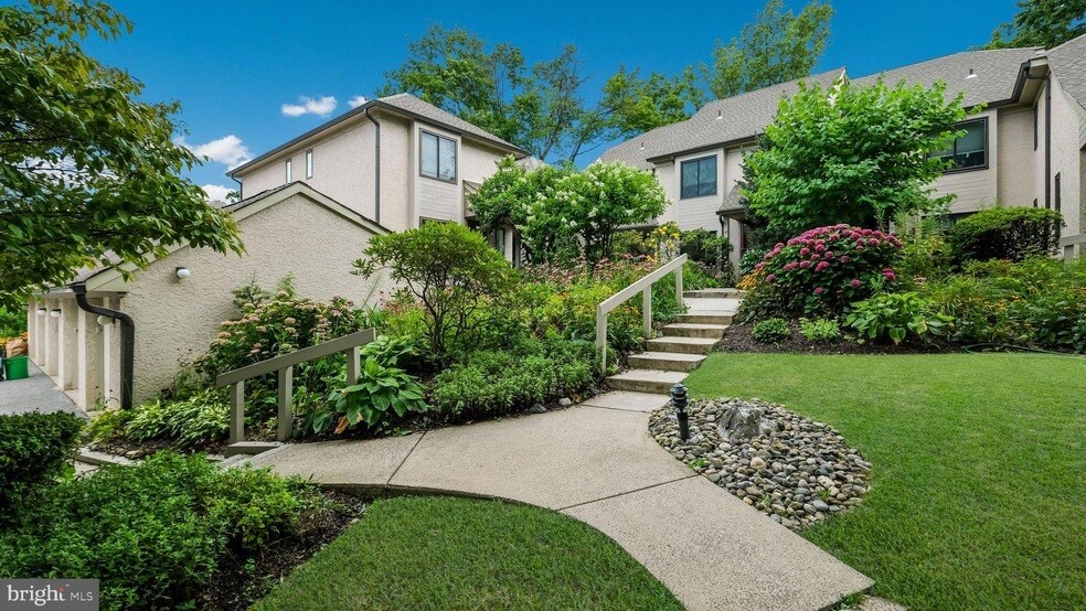 Primary Photo - 20 Oakmont Pl