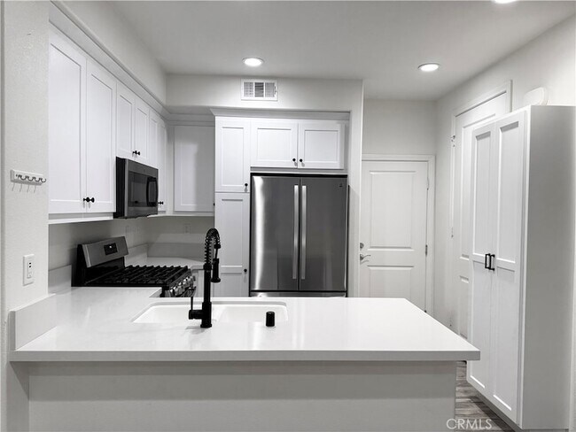 Building Photo - 401 Castiano St