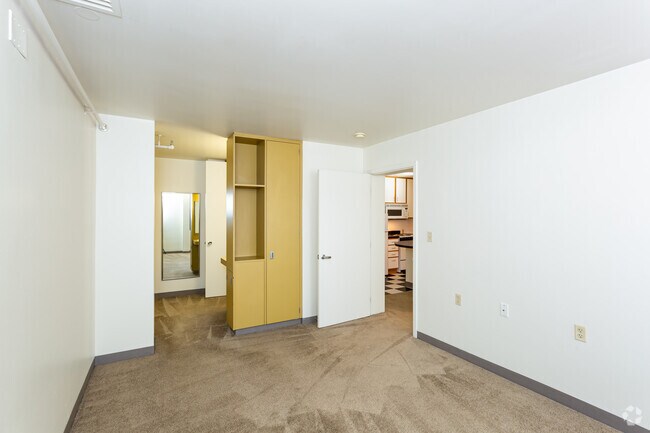 1BA, 1BR - 550 SF - Century Towers Apartments