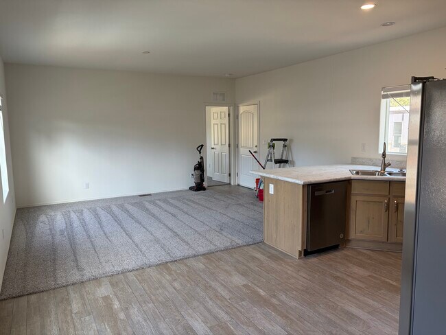 Foto del edificio - 2000 E Frontier Ave