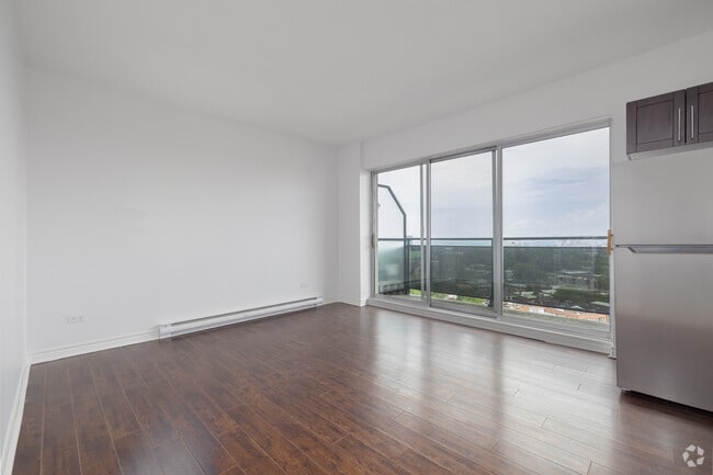 Studio - 382 SF- Main Room - 1150 Rue Sherbrooke East
