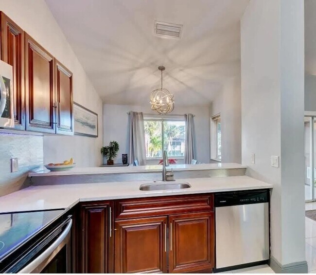 Foto del edificio - Stylish 2-Bedroom Condo with Resort-Style ...