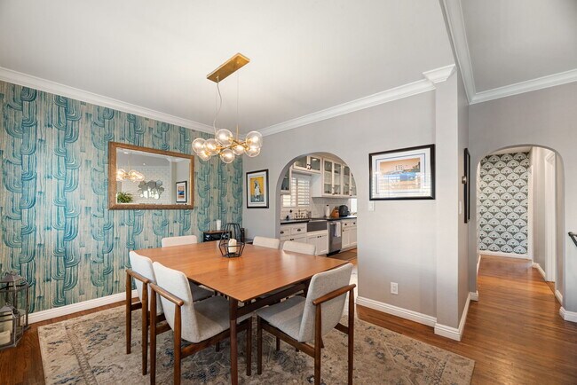 Building Photo - 330 28th St