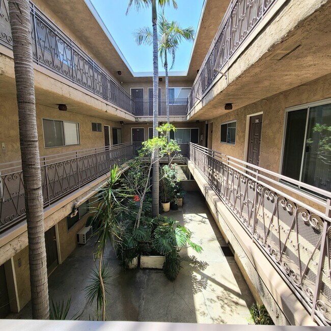 Building Photo - 10425 Irene St