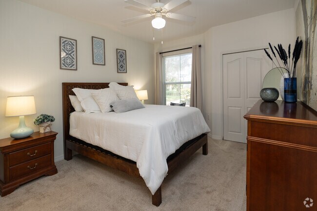 3 habitaciones, 2 baños - 1328 pies cuadrados - Dormitorio - Legacy at Fort Clarke